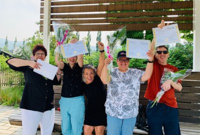 Remise de certificat pour un groupe d'apprenants dans le secteur de l'Ouest